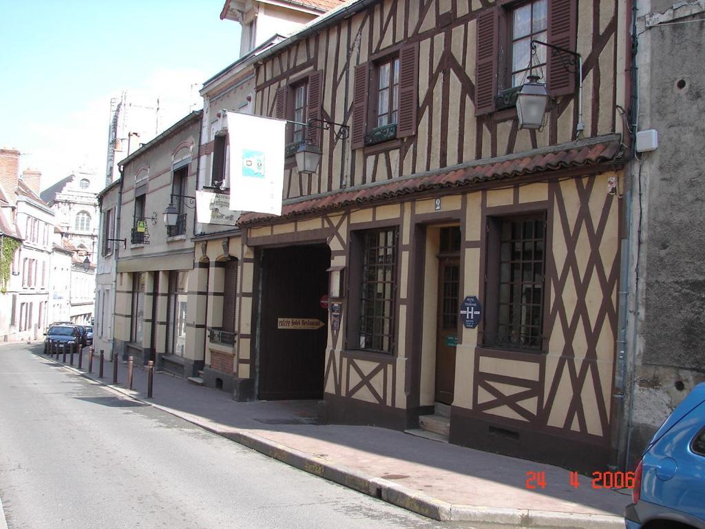 Hotel Restaurant De Seignelay Auxerre Exterior foto