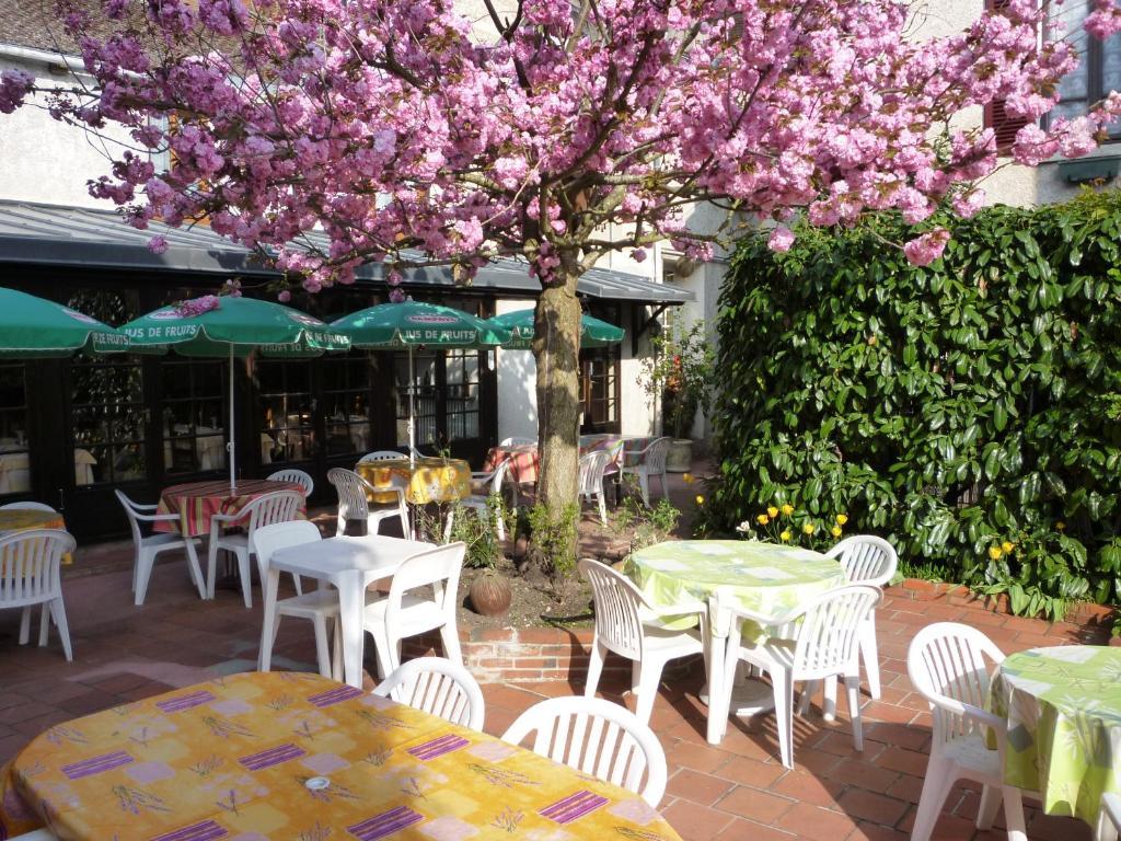 Hotel Restaurant De Seignelay Auxerre Exterior foto
